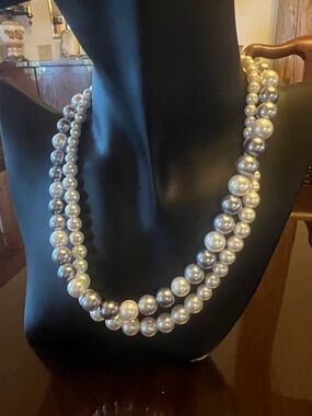 Elegant Two-Pearl Necklace in Iridescent White and Silver